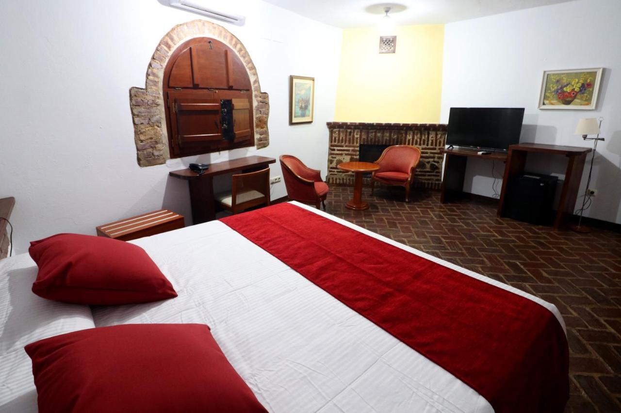 Hotel Monasterio De Rocamador Almendral Εξωτερικό φωτογραφία